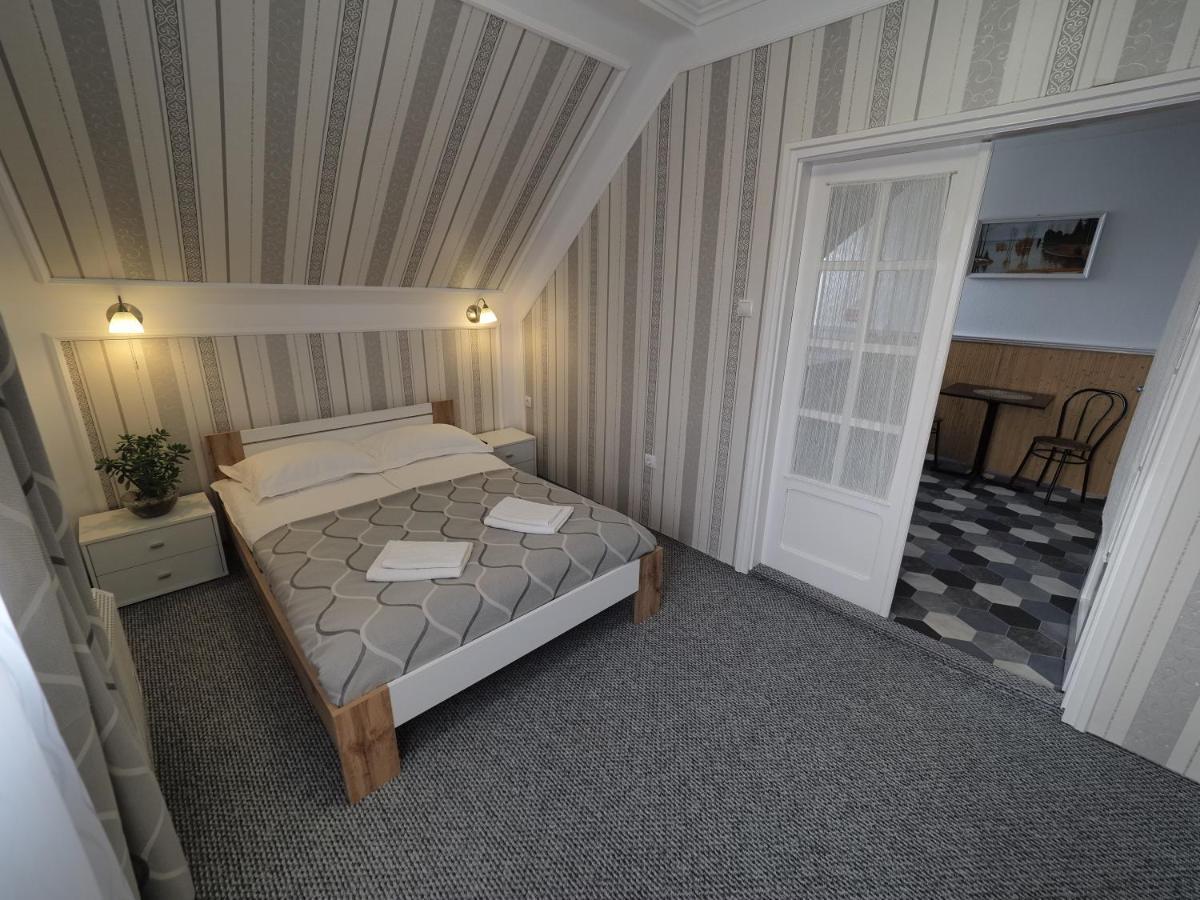 Panzio Status Apartment Hajduszoboszlo Bagian luar foto