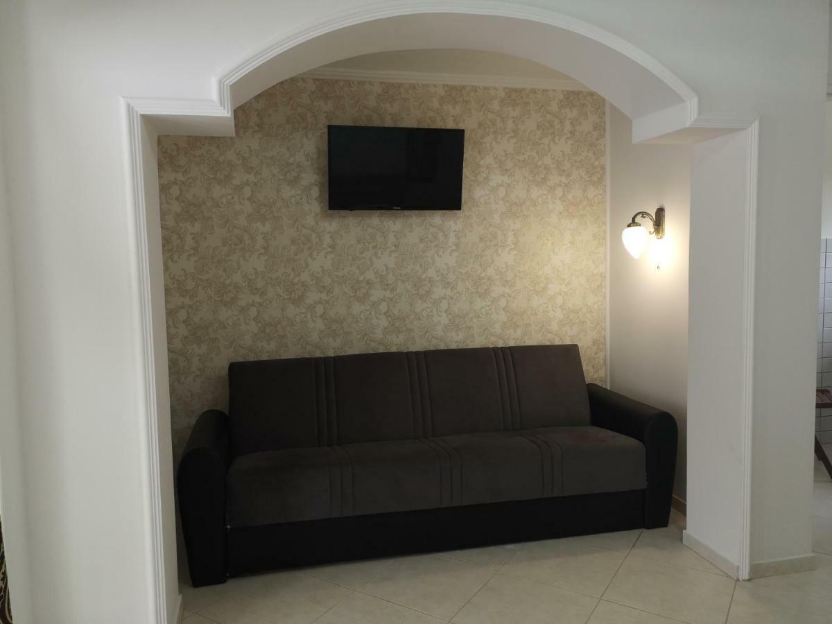 Panzio Status Apartment Hajduszoboszlo Bagian luar foto